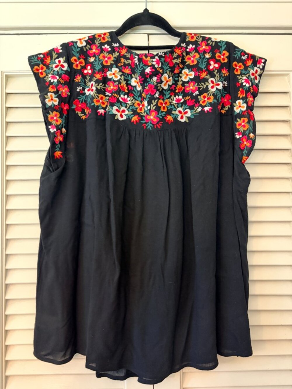 Savanna Jane Embroidered Floral Cap-Sleeve Blouse - SIZE 1X - Picture 2 of 4